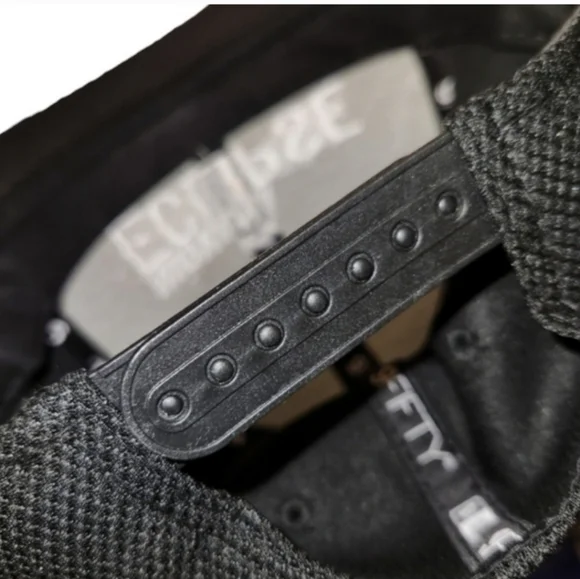 New Era 9Fifty SnapBack Cap - Picture 2 of 6